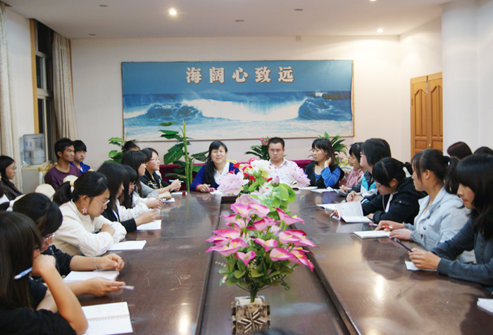 楚雄人口基数_楚雄彝人古镇图片(2)
