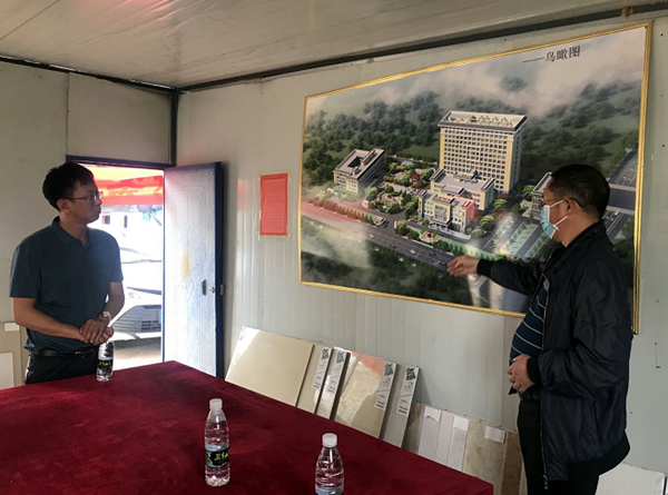 随后,学院一行随医院领导回到禄丰县中医院老院,禄丰县中医医院段志国